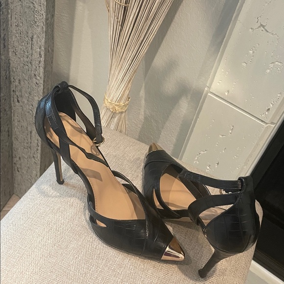 PrettyLittleThing Black Textured Heels - Picture 2 of 3